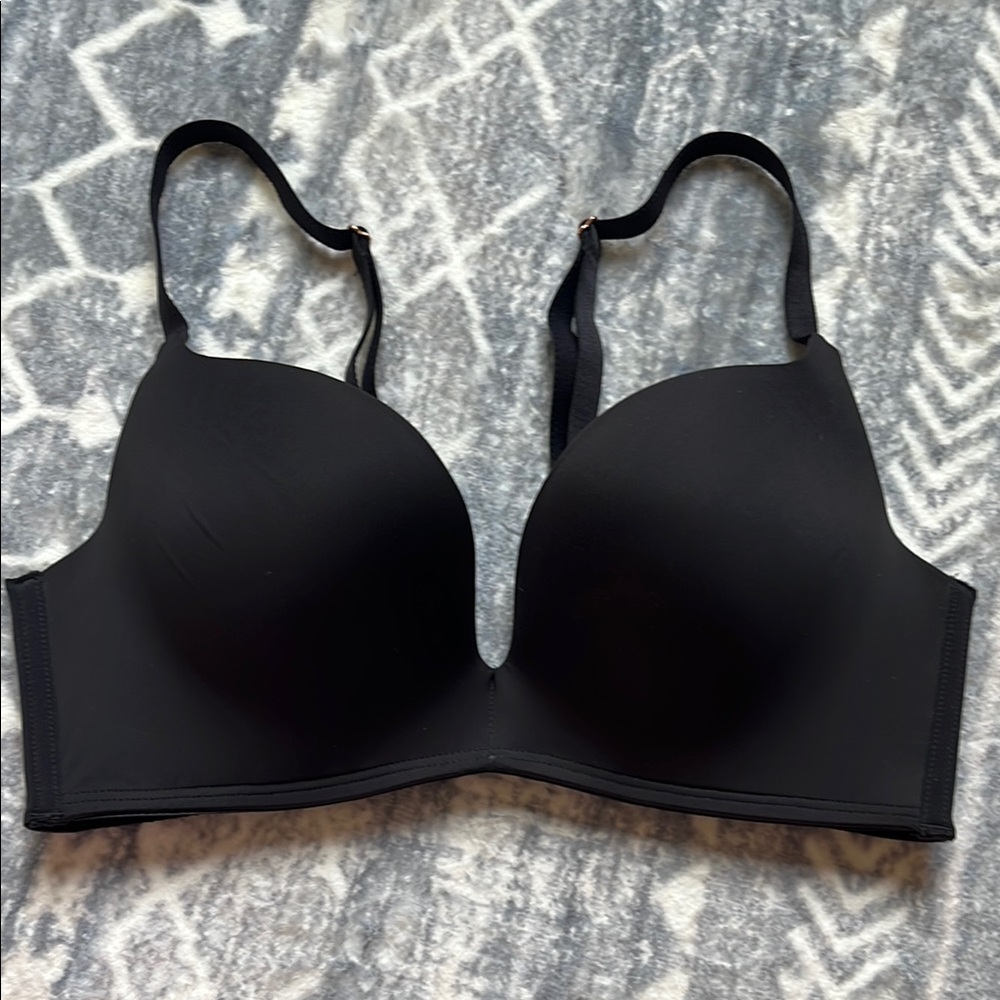 Maidenform Black T-Shirt Bra with Seamless Design